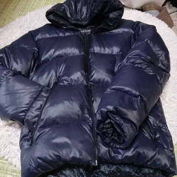 BEAMS 후드 부착 다운 자켓 네이비