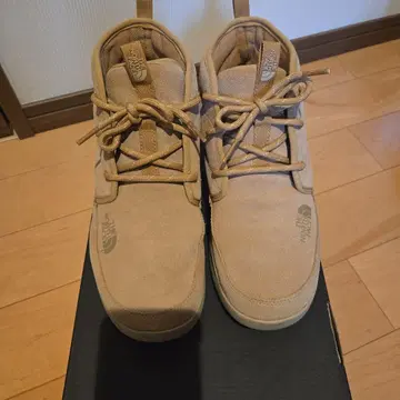 THE NORTH FACE 베이지 미드컷 신발