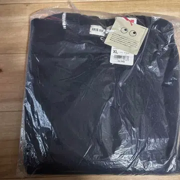 UNIQLO x 안야 힌드마치 프리미엄 라무 크루넥 스웨터 네이비