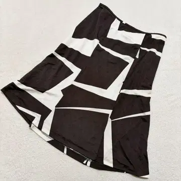 보쉬 미디 플레어 스커트 기하학 올 패턴 오피스 캐주얼 38