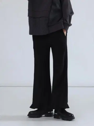 이번 시즌 플레어 팬츠 투모로우랜드, 두지엠 클라세, 르쉘 블루, 이에나