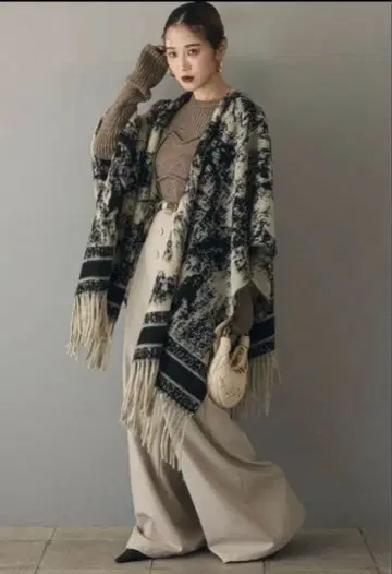 [ 새상품급 ] ANDREA&Co. 자카드 직물 프린지 판초