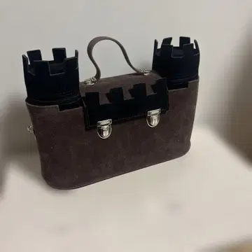 성곽 디자인 핸드백 브라운