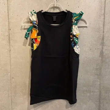 프릴 달린 블랙 탱크탑 j.CREW