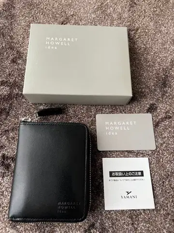 MARGARET HOWELL 블랙 접이식 지갑 라운드 지퍼