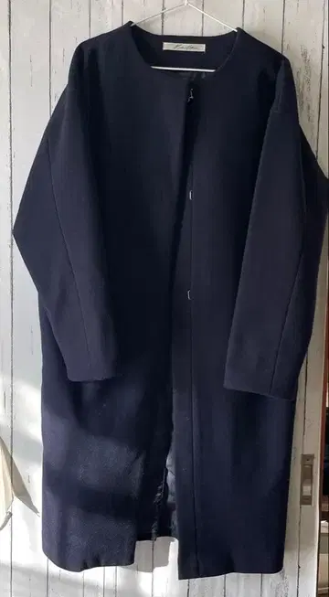 고베 레터스 네이비 컬러 코트