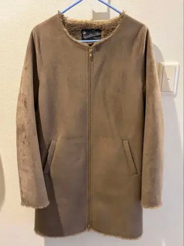 어반 리서치 페 무스탕 코트