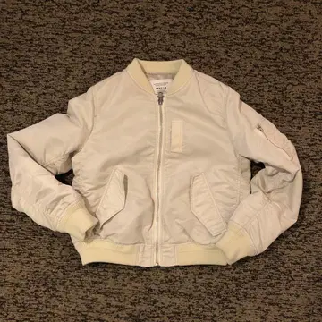 FRAY.I.D 화이트 MA-1 자켓 사이즈는 S입니다.