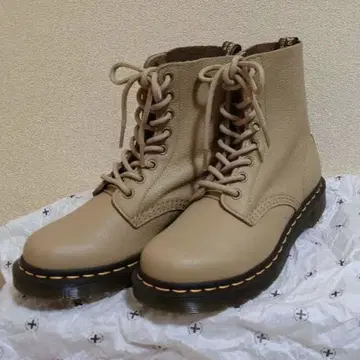 닥터마틴 Dr.Martens 8홀 탄 베이지