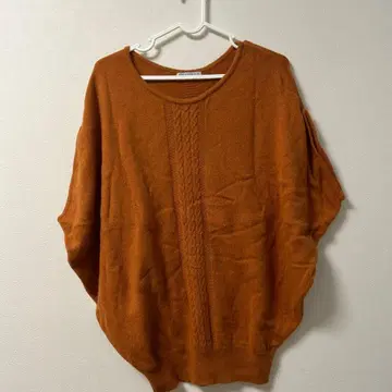 바니스 오렌지 케이블 짜임 니트 스웨터