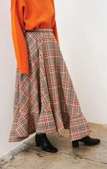 클라네 비대칭 헴 체크 스커트