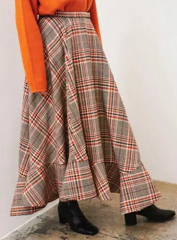 클라네 비대칭 헴 체크 스커트