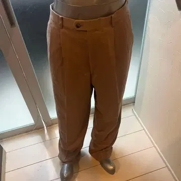 베이지 슬랙스 스트레이트 핏