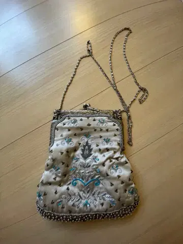 MOYNA 자수 베이지 숄더백