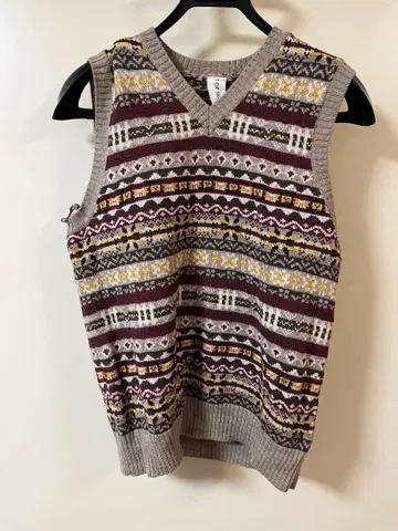 아웃 오브 사이트 울 니트 베스트