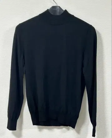 버피 모크넥 블랙 니트 스웨터