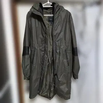 올리브 그린 모즈 코트 후드 부착