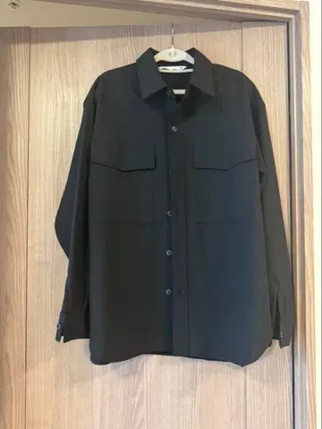 [ 새상품급 ] ZARA 블랙 M 사이즈 긴팔 셔츠