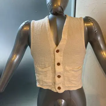 아이보리 버튼 달린 베스트 슬리브리스