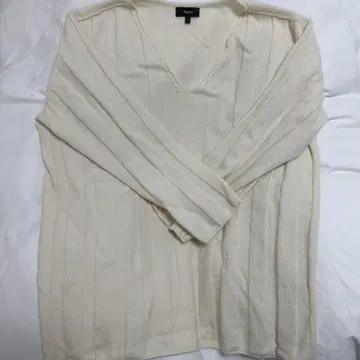 띠어리 theory 아이보리 V넥 스웨터