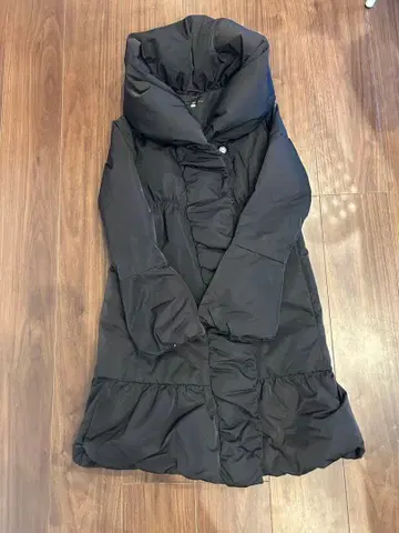 프릴 달린 블랙 롱 코트 36