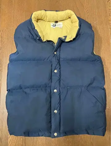 새상품급 크레센트 웍스 다운 베스트 네이비 베이지 사이즈 M