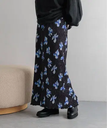 LOWRYSFARM 샤이니 벨로아 타이트 스커트