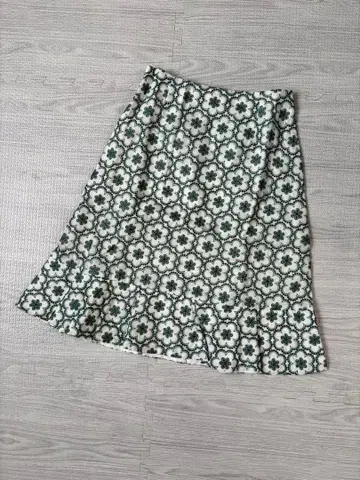 [ TOCCA ] 전체 자수, 꽃무늬 플레어 스커트