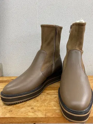 브라운 숏부츠 지퍼 포함