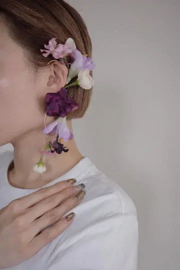 [ sassy. ] flower ear cuffs