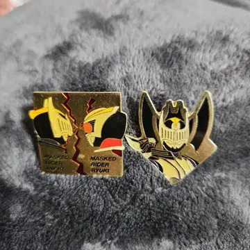 가면라이더 류우키 MaskedRyuki & Knight 핀 배지 세트