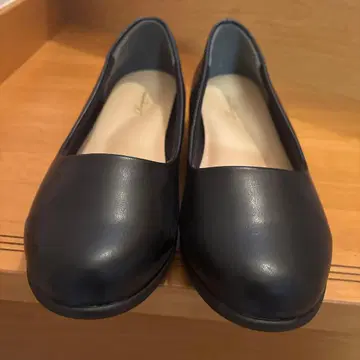 블랙 플랫 펌프스