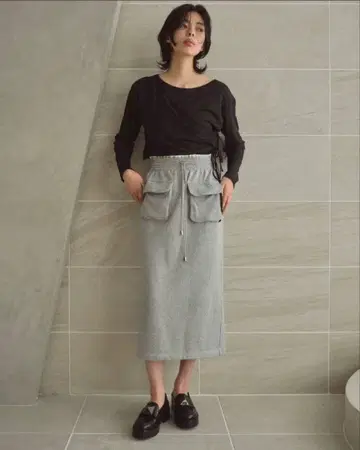 새상품급 cen.  라메 맨투맨 박스 스커트 실버 M