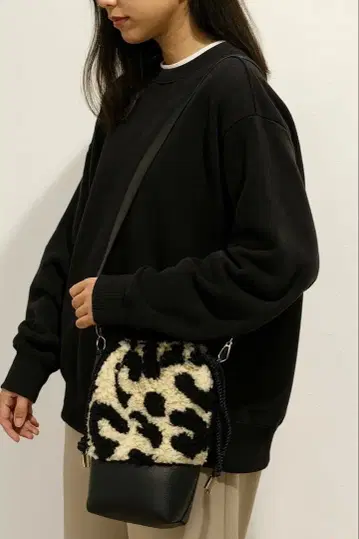 레오파드 무늬 숄더백 보아 인조 가죽 핸드메이드