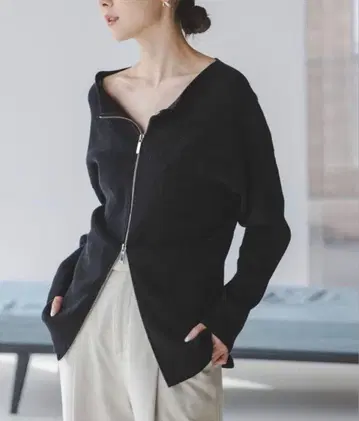 [ 새상품급 ] NOBLE 프론트 지퍼 보트넥 니트