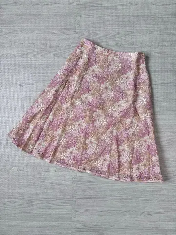 [ TOCCA ] 총 자수, 꽃무늬 플레어 스커트 핑크 계열