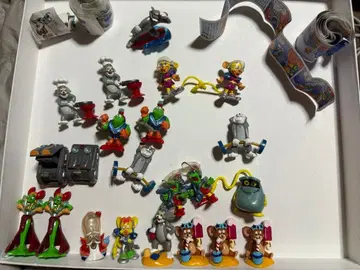 킨더 서프라이즈 피규어