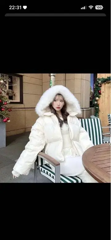 화이트 퍼 다운 자켓