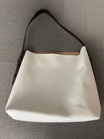 ZARA 캔버스 맥시 버킷 백 에크루