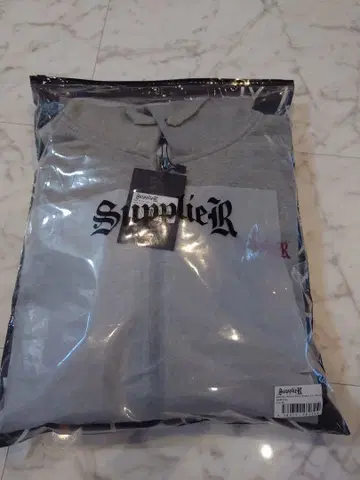 SupplyR 그레이 후드 부착 후드티