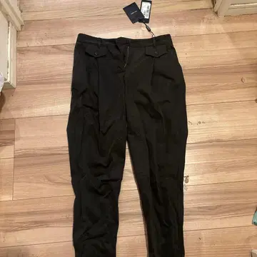 블랙 슬랙스 앞뒤 포켓 부착