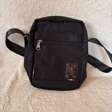 Bianchi 비앙키 숄더백 블랙 사선 크로스백