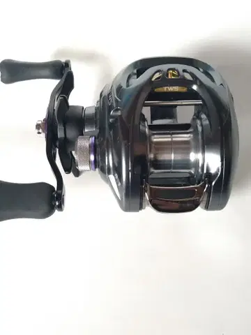 다이와 17 타투라 SV TW 8.1 DAIWA