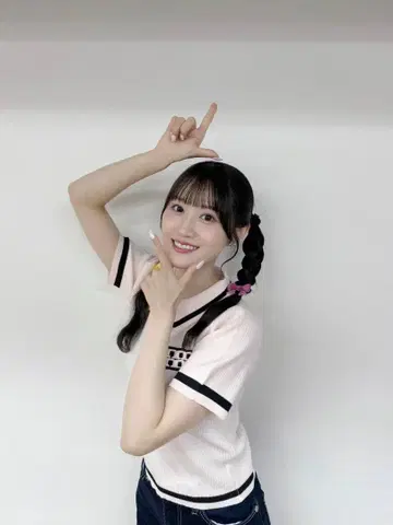 오구라 유이 착용 핑크 골프웨어 상의