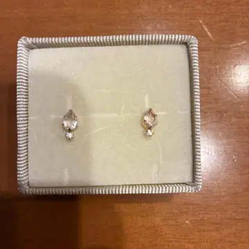 쥬얼리 츠츠미 10k 귀걸이 문스톤