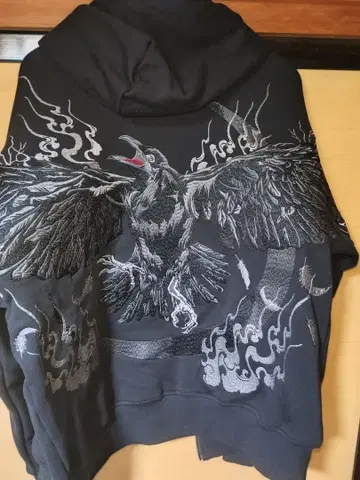 새상품 카라쿠리타마시 칠 까마귀 후드티