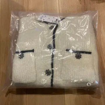 화이트 가디건 버튼 포함