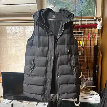 ZARA 블랙 다운 베스트 후드 부착