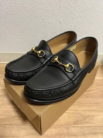 REGAL 블랙 가죽 로퍼 골드 금장 장식 포함