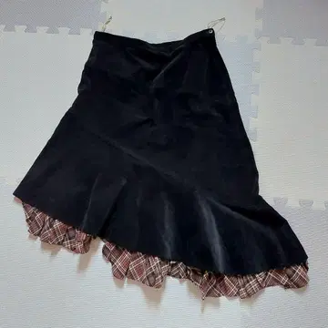 PINK HOUSES 체크 프릴 부착 비대칭 스커트